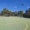 Campo da calcio in erba sintetica.